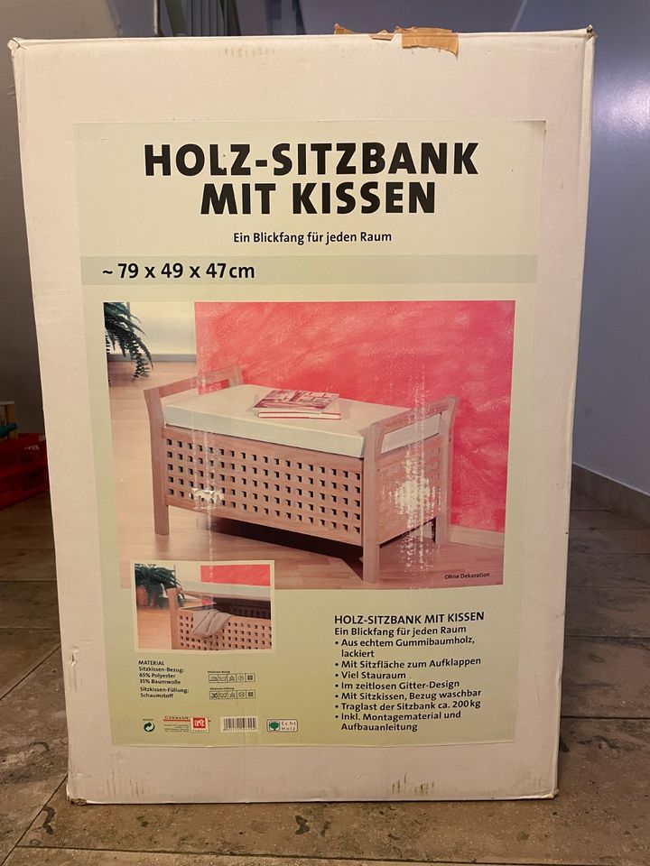 Holz-Sitzbank mit Kissen in Ottobrunn