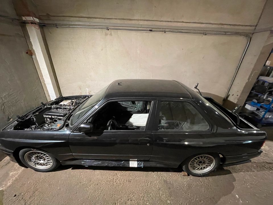 BMW M3 E30 Diamantschwarz-metallic in Nürnberg (Mittelfr)