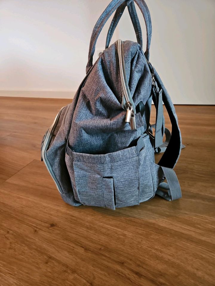 Großer Wickelrucksack mit Wickelunterlage in Suhl