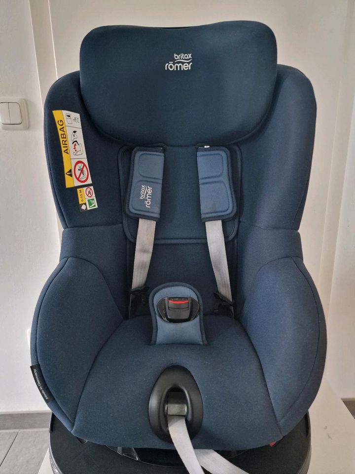 Britax Römer dualfix m i-size Auto Sitz Kindersitz indigo blue in Neuss