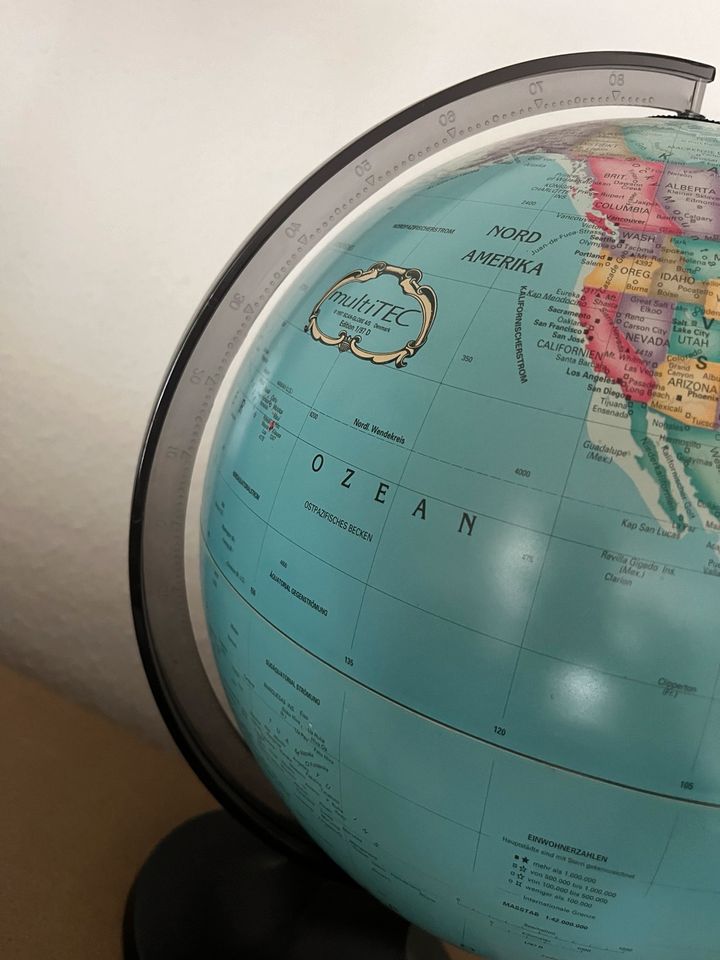 Globus mit Licht ø 30 cm, 41 cm hoch sehr guter Zustand 18€ in Berlin -  Biesdorf | eBay Kleinanzeigen ist jetzt Kleinanzeigen