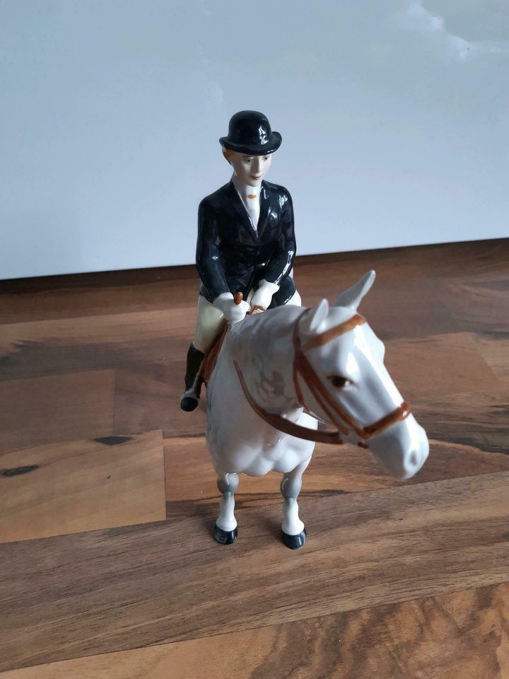 Beswick Porzellan Reiterin und Pferd in Tönisvorst