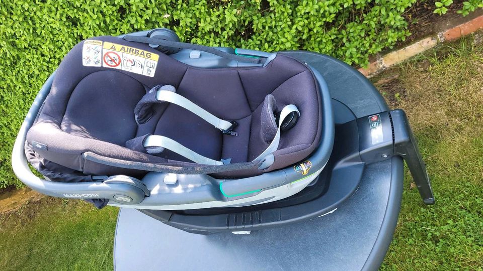 Isofix Dockingstation mit Maxi Cosi FamiliyFix3 in Dollnstein