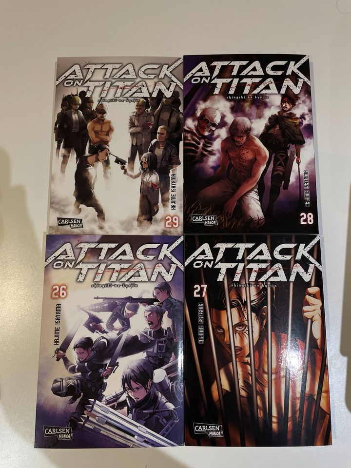 Attack on Titan- Manga Band 26 bis 29 in Saarbrücken