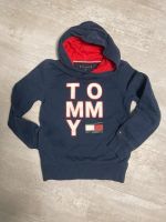 Blauer Tommy Hilfiger Hoddie Gr. 128 Niedersachsen - Cremlingen Vorschau