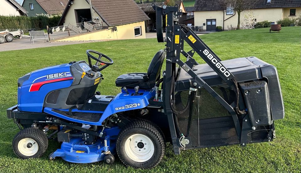 Iseki SXG 323+ mit Hochentleerung, Aufsitzmäher in Hemer