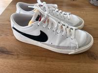 Nike sneaker 41 weiß Kr. München - Haar Vorschau