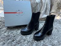 Original Prada Stiefeletten Schwarz 38,5 robuste Sohle Full Set Baden-Württemberg - Weinstadt Vorschau