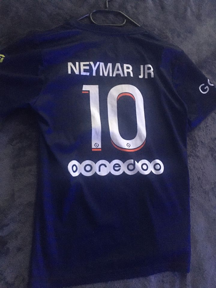 Neymar PSG in Halle