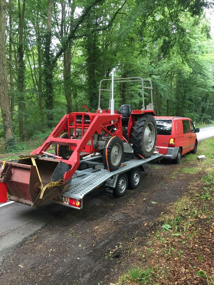 Autotrailer/Autoanhänger/Autotransport in Kleinfurra