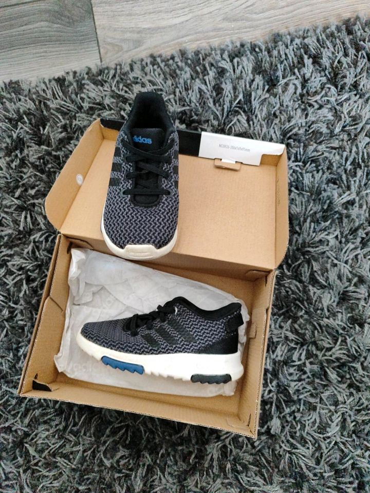 Adidas Schuhe Größe 25 in Erwitte