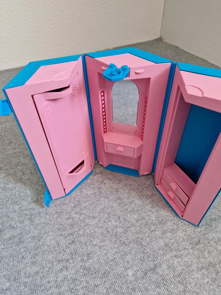 Barbie Kleiderschrank 70 er in Wilhermsdorf