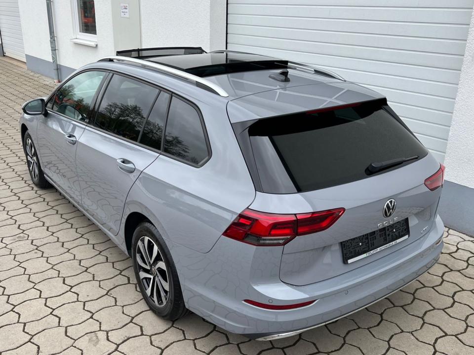 Volkswagen Golf VIII 1.5 eTSI/LED/AHK/Pano/Standh/ACC/R-Kam in Hünfeld