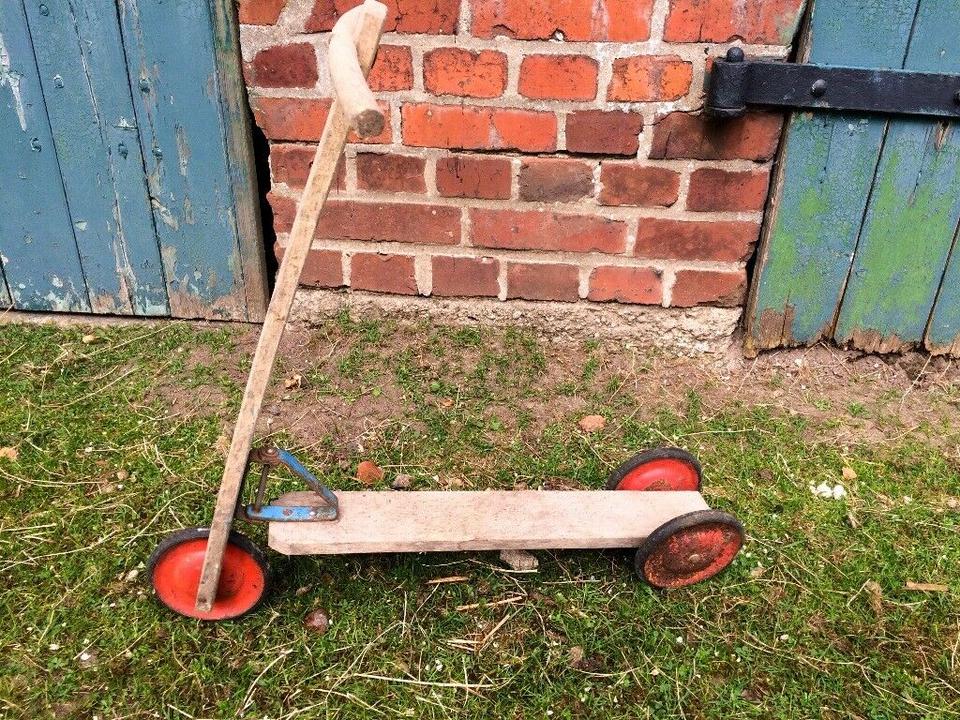 Kinderroller VERO alter Roller Tretroller Holzroller Holz antik in Trittau