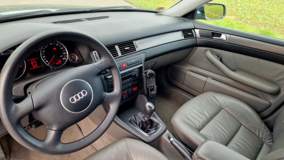 Audi A6 Avant 2.4 V6 (C5), 170 PS, 2002, 133.000 km, Vollleder gr in Biberach an der Riß