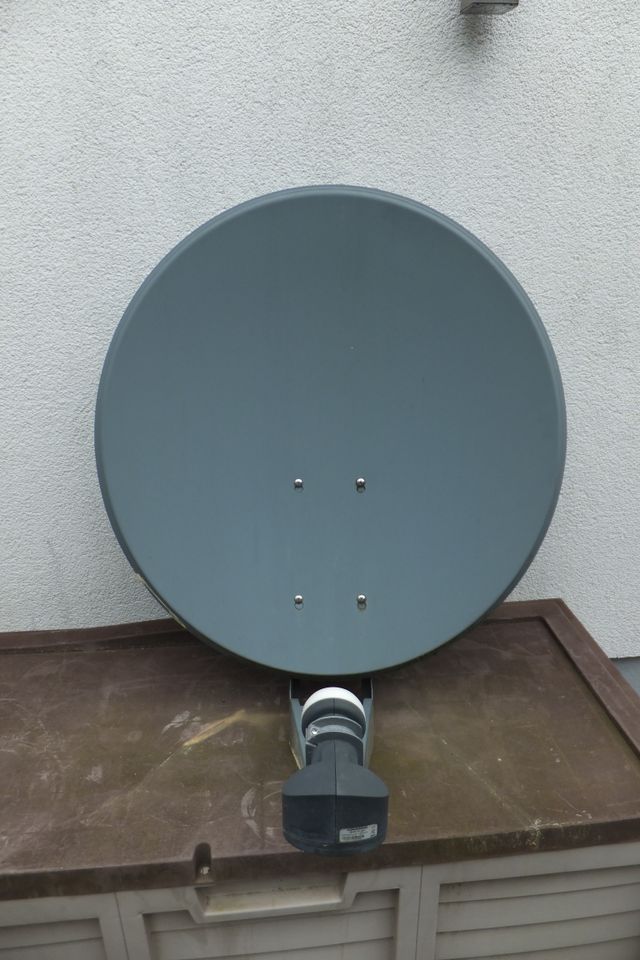 Satellitenschüssel d=75cm + Multiswitch siehe Bilder in Solingen