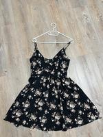 Shein Kleid Blumenmuster Gr. S schwarz Brandenburg - Falkensee Vorschau