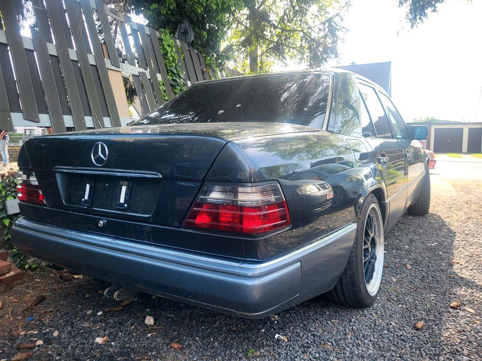 Mercedes W124 E200 in Düren