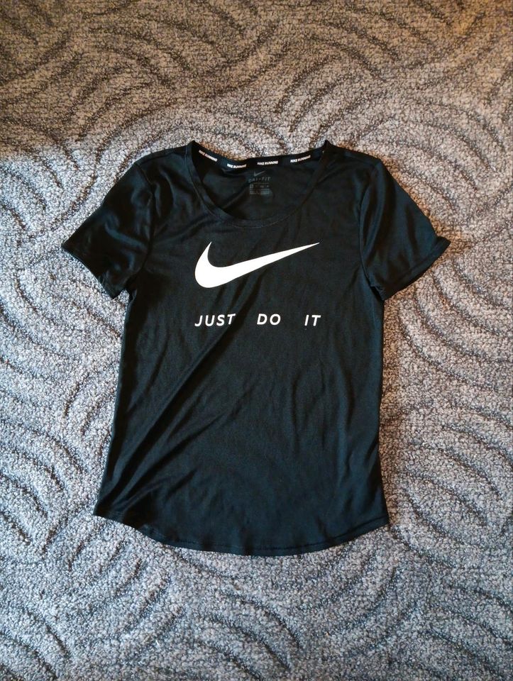 Nike tshirt Größe XS in Hamburg