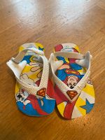 NEU 20 Superman Flipflop Schuhe Sandalen Havaianas Niedersachsen - Schwülper Vorschau