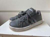 Adidas Schuhe, Sneaker, grau Leder 31,5 Berlin - Charlottenburg Vorschau