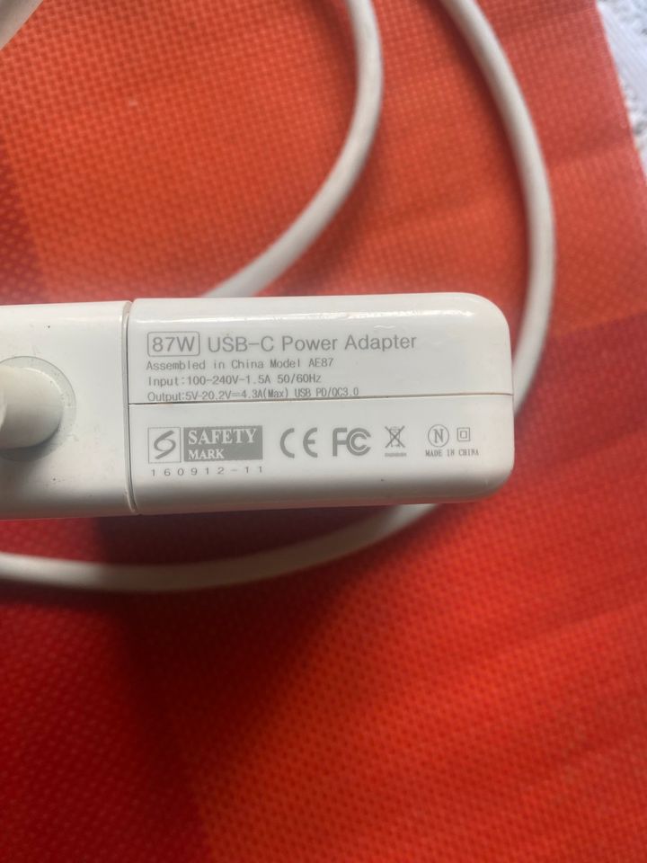 MacBook 87W USB-C Netzteil in Leipzig