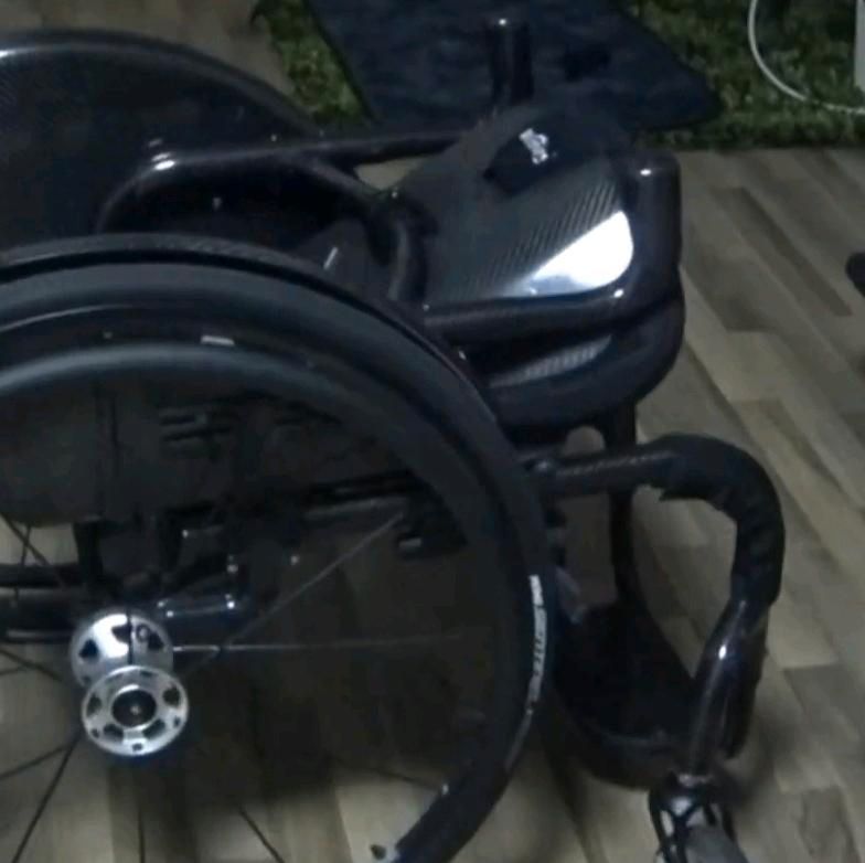 Rollstuhl. Whisking. Rollstuhl aus Karbon. Ultra leicht. Neu. in Neu Ulm