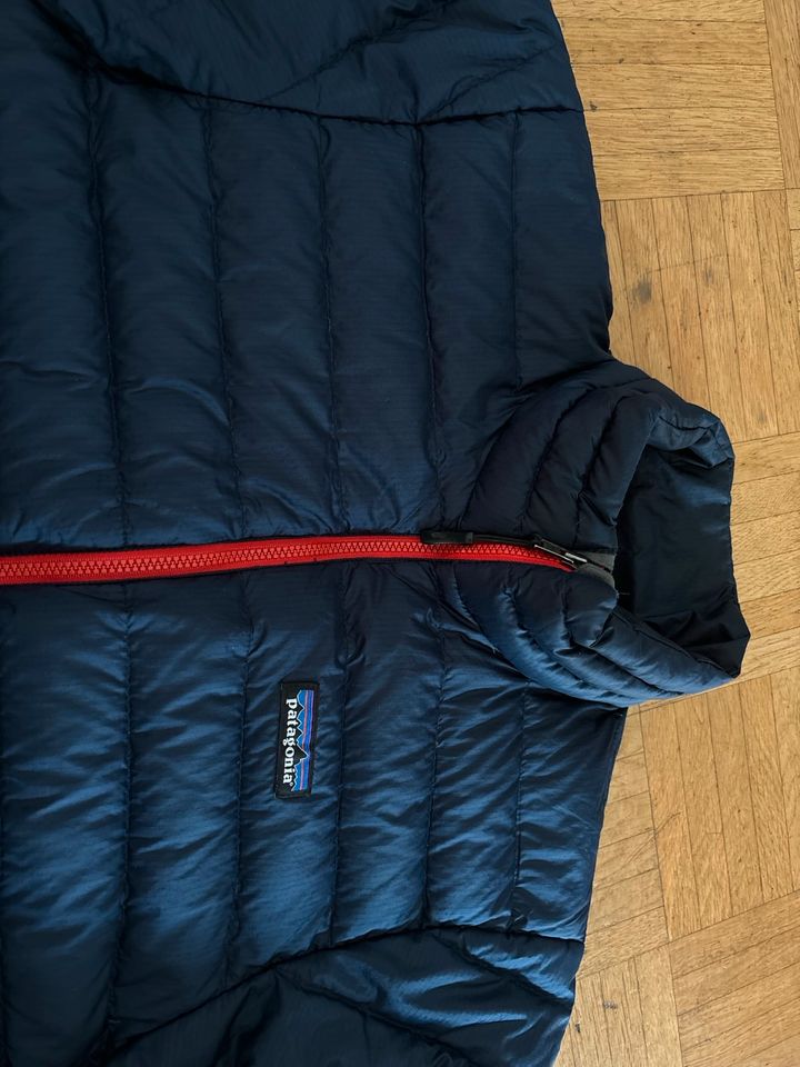 Patagonia Mens Down Sweater Daunenjacke dunkelblau Gr. S in Köln