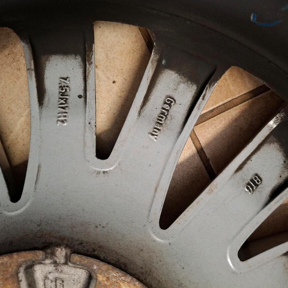 4x Original VW 17 Zoll Sommer Alu Felgen 235 55R17 in Bippen