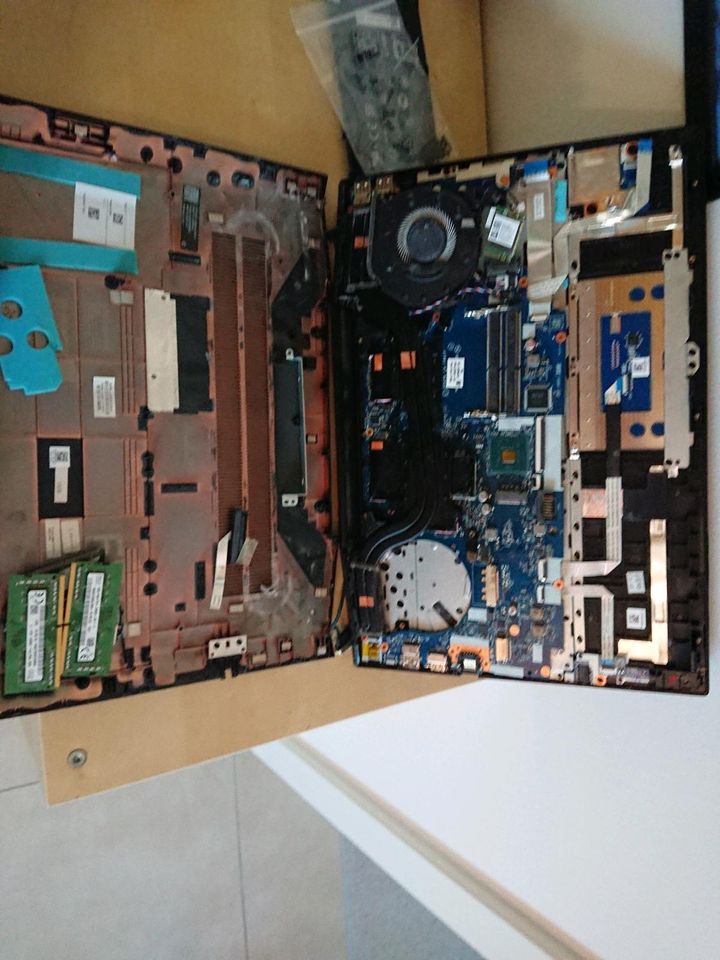 HP Gaming Laptop, defekt, auseinander gebaut ohne Festplatte in Bremen
