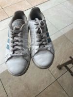 Gut erhaltene Adidas Sneaker Frauen weiß Hessen - Friedrichsdorf Vorschau