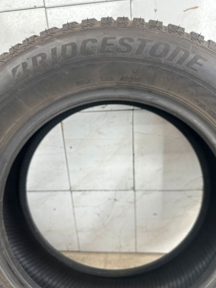 215/65 R17 99H Winterreifen Bj.2017 BRIDGESTONE 5-7mm in Remscheid