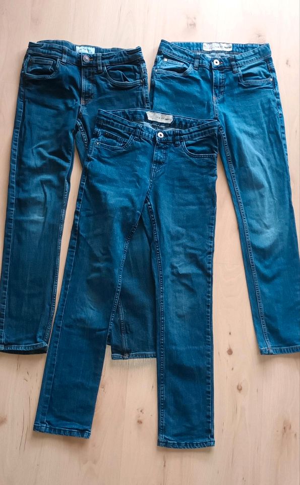 Jeans Gr 158 blau neuwertig in Bückeburg