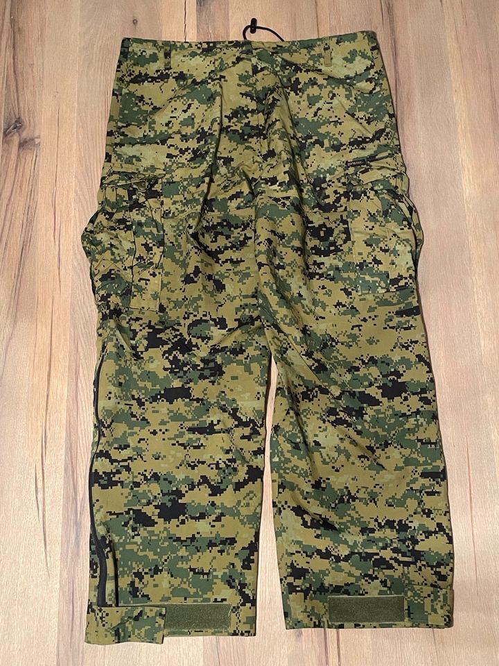 USMC Issue MARPAT Gore-Tex Pant APECS (Medium Regular) Used in Berlin