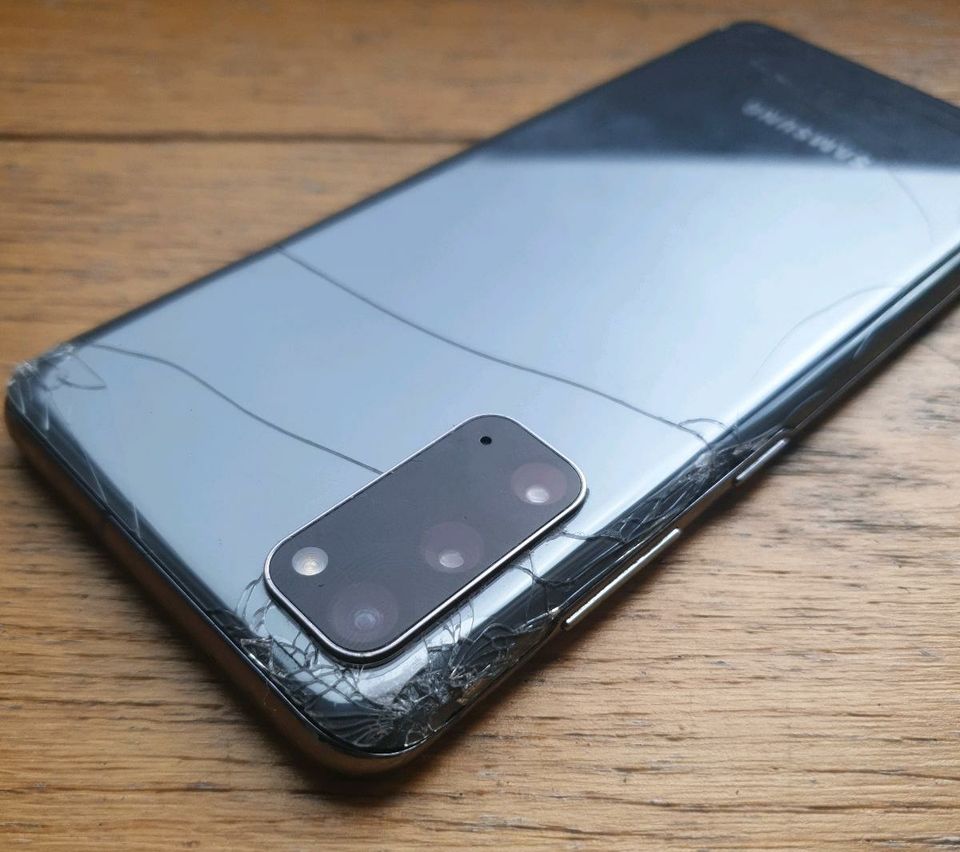 Samsung Galaxy S20 128GB Cosmic Grey Defekt Smartphone in Langenfeld