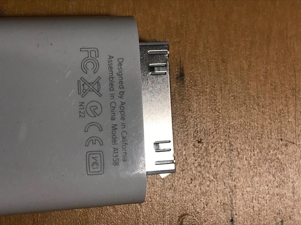 Original Apple A1358 A1362 30-poliger Stecker auf USB Adapter in Blaustein