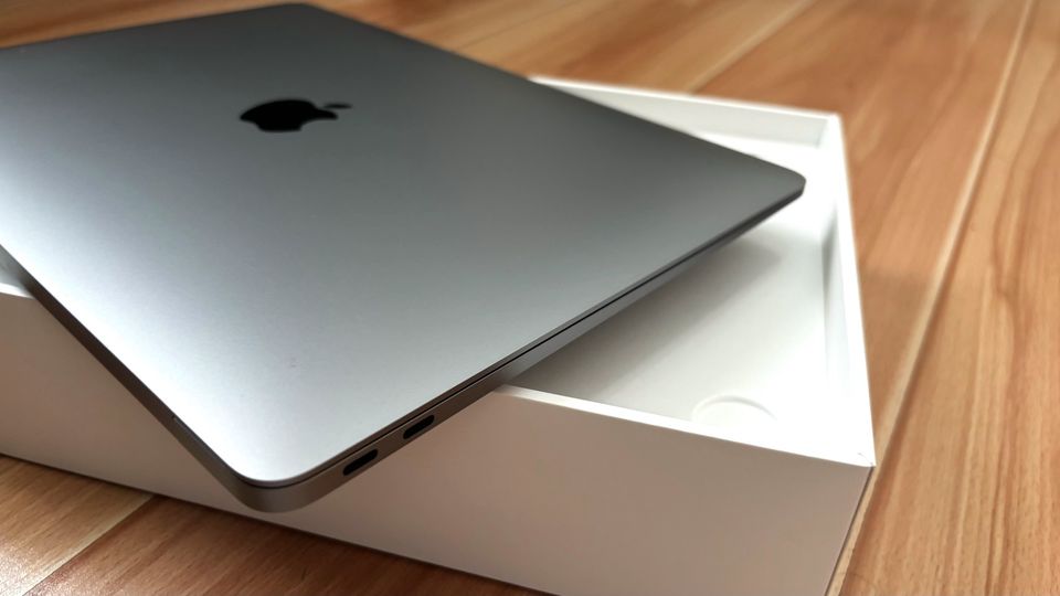 Wie neu Apple Macbook Air 2020 OVP  Touch ID  SSD  M1 in Weißenthurm  