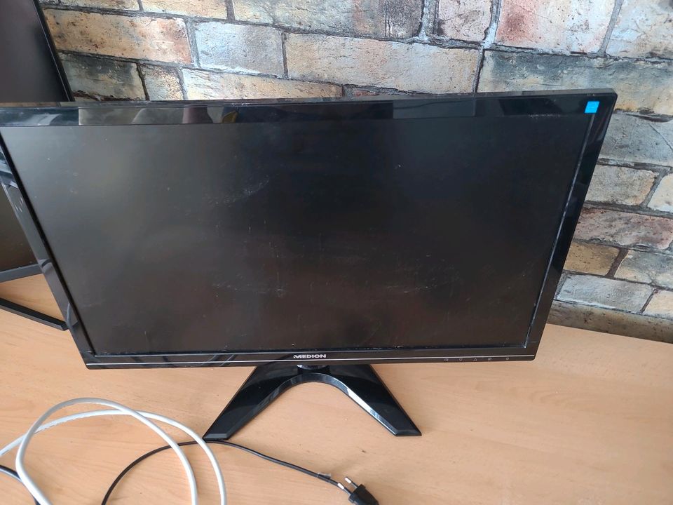 PC Monitore mit Zubehör in Calbe (Saale)