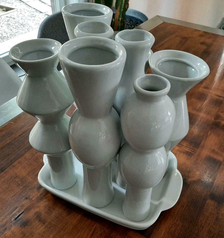 Keramik Multi Vase - 8 Vasen auf Tablett- weiß in Löhne