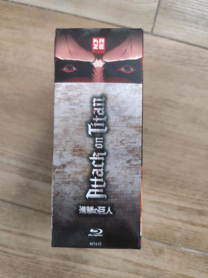 Attack in Titan Staffel 1 sammelschuber mit 3 discs in Bad Essen