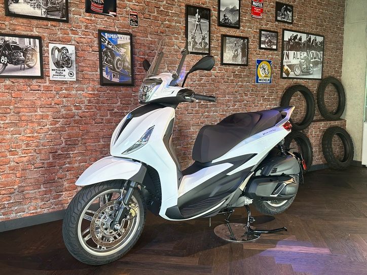 Piaggio BEVERLY 400 HPE E5 Neu-Lagerfahrzeug in Senden