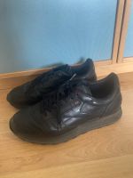 Schwarze Reebok Classic Sneaker München - Bogenhausen Vorschau