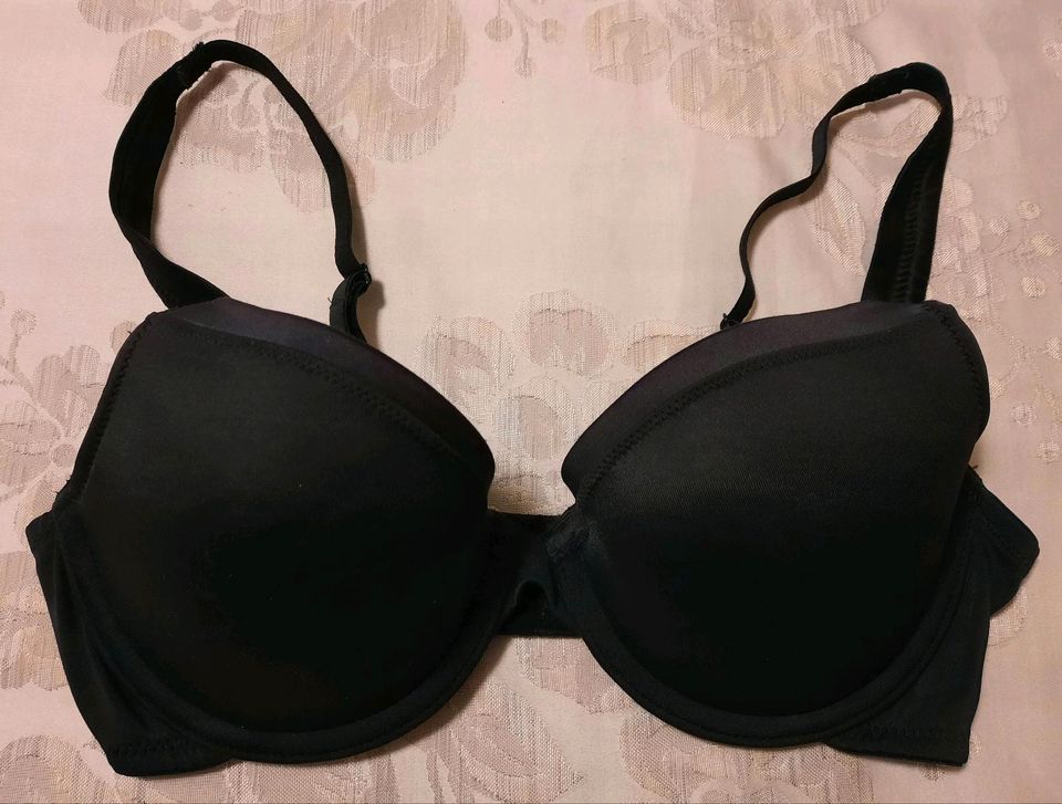 Hunkemöller BH 70 C  UK 32 C schwarz in Celle