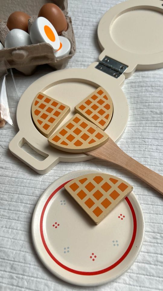 Waffeleisen aus Holz/ Zubehör Spielküche in Lemgo