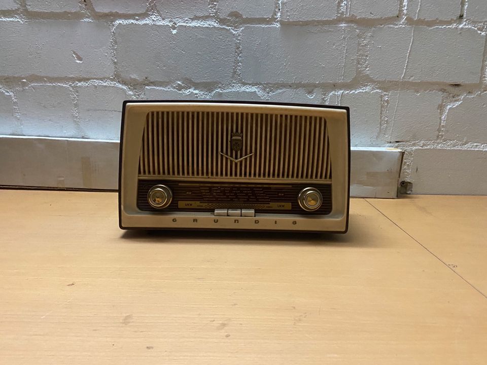 Antiker Grundig Röhren Radio Typ 87a in Köln