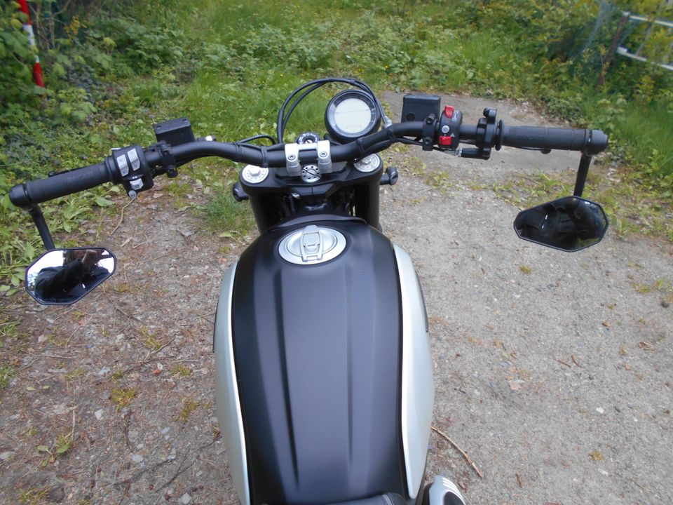 Ducati Scrambler 800 Icon Dark nur 8000 km in Ribbesbüttel