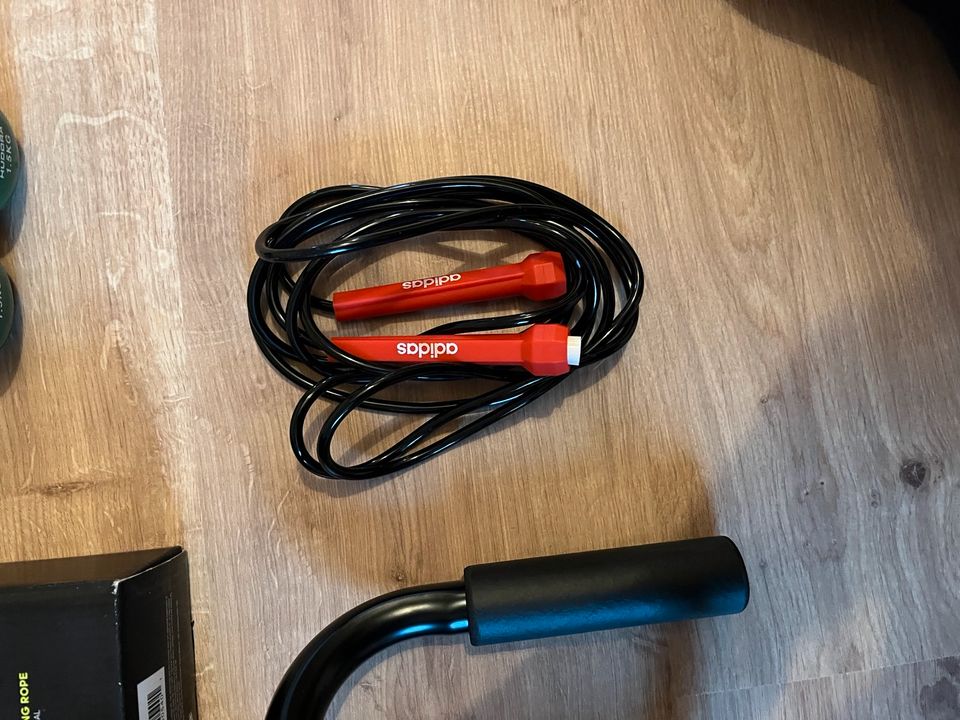 Adidas Push Up Bars & Springseil & 2 Hanteln 1,5kg in Germersheim