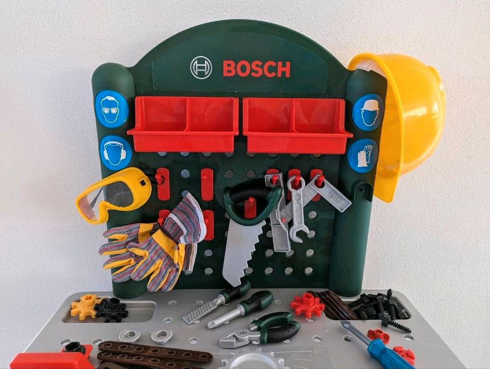 Bosch Kinder Werkbank mit viel Zubehör in Bergkirchen