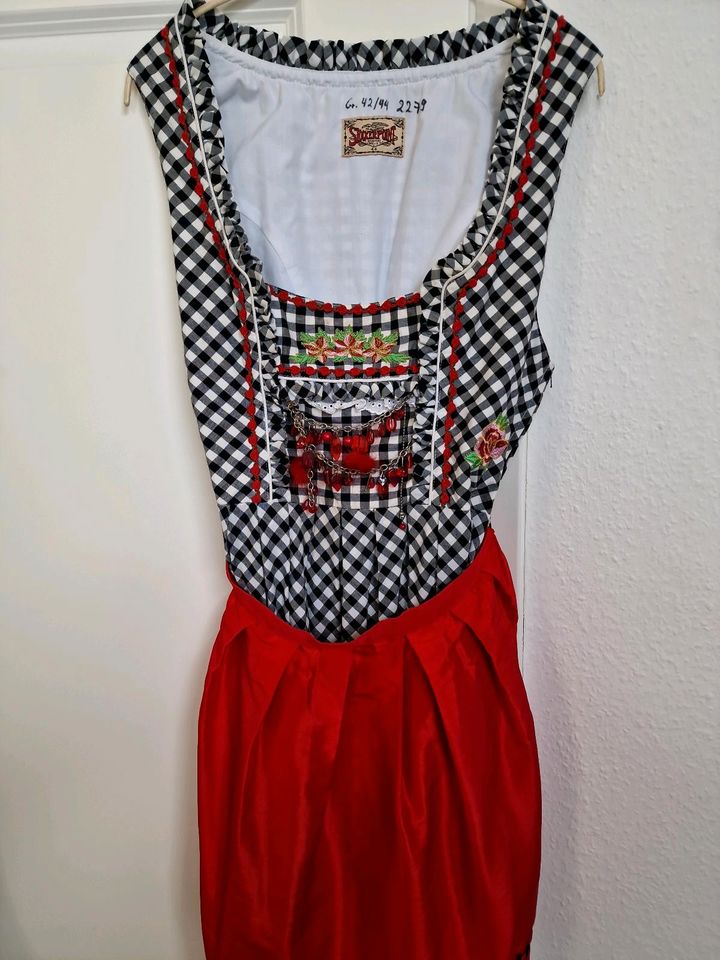 Dirndl trachten kleid, Oktoberfest neu Grüße 40/42 und 44 in Wilster