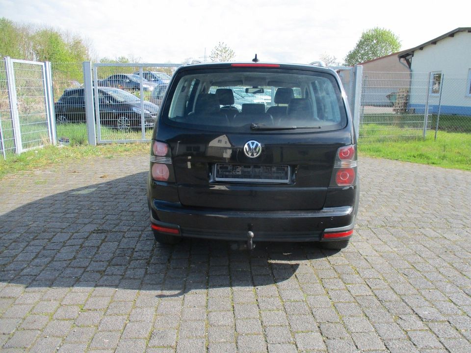 Volkswagen Touran Cross2.0 TDI LEDER~NAVI~7 SITZE~AHK~XENON in Herzberg am Harz